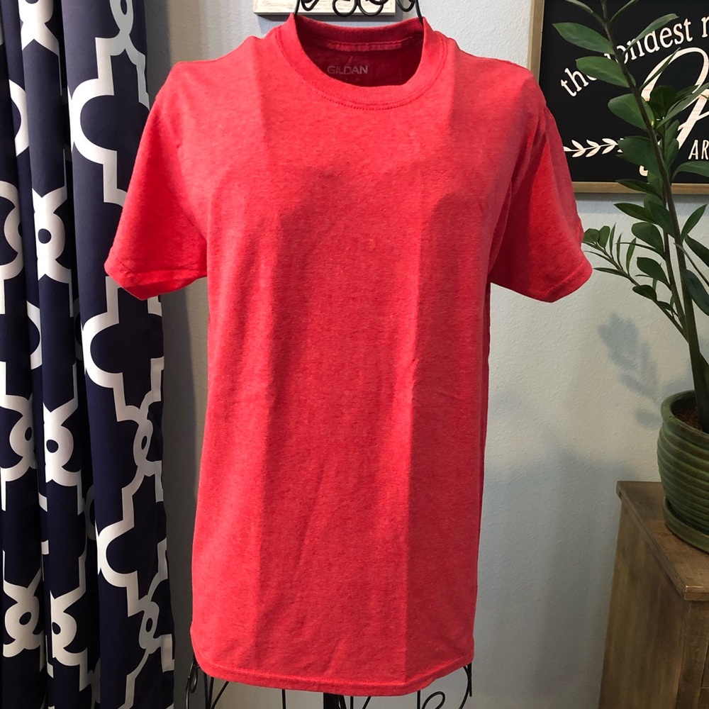 💛2/$12💛 Gildan Unisex Shirt (Small)